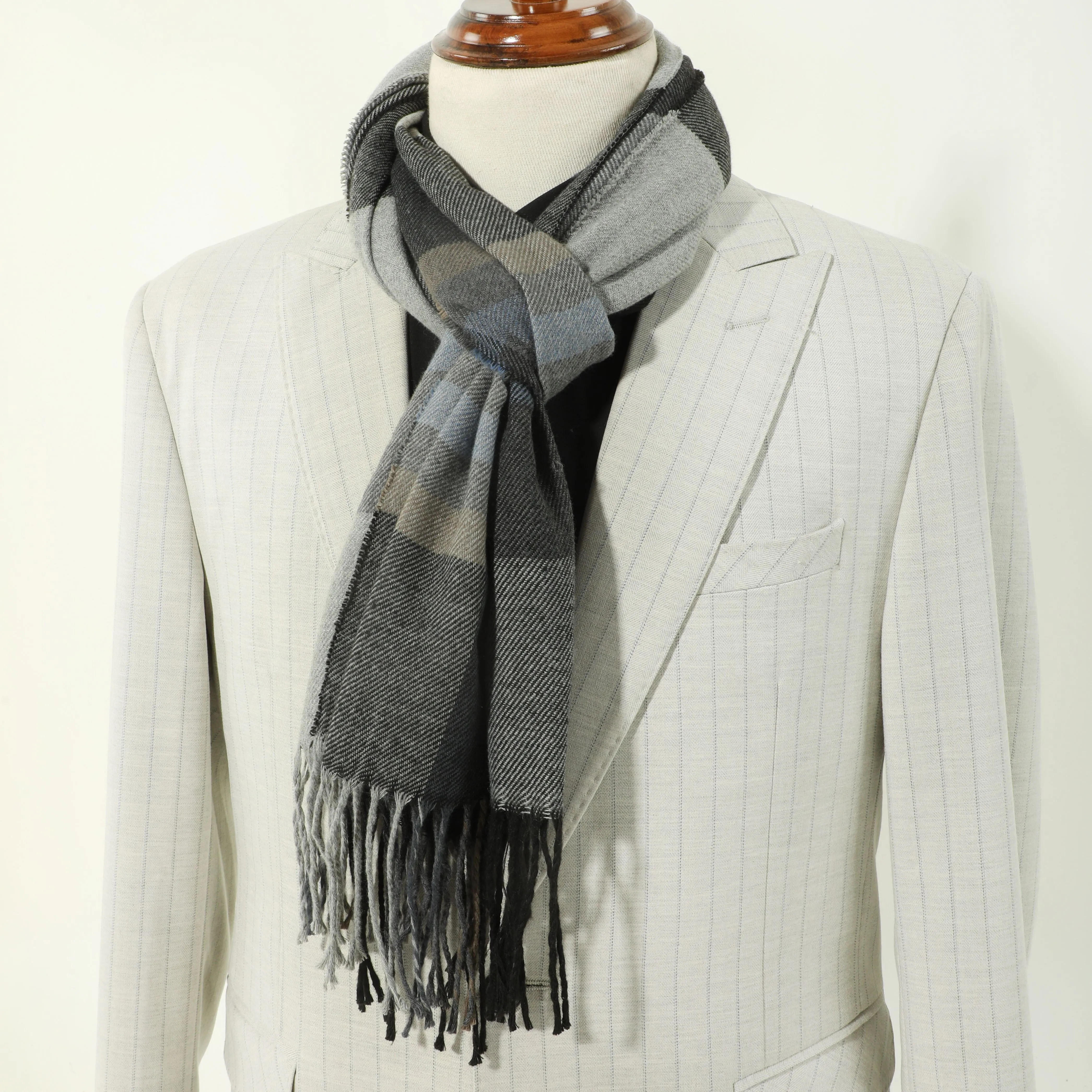 1pc Men's Fashion Retro Style Autumn And Winter Multi-color Plaid Stripe Tassel Warm Scarf Shawl For Daily OOTD