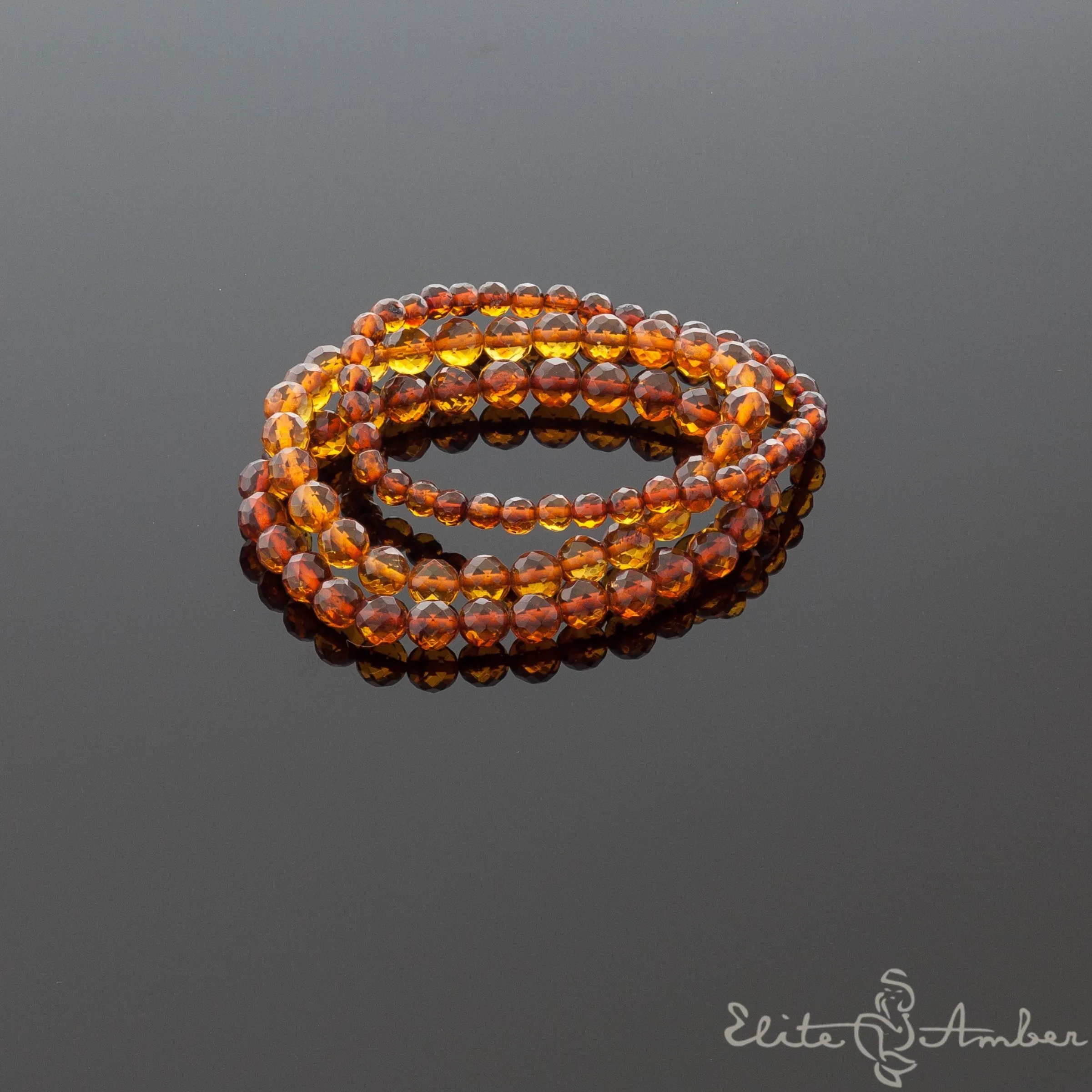 Amber bracelet "Glossy cognac"