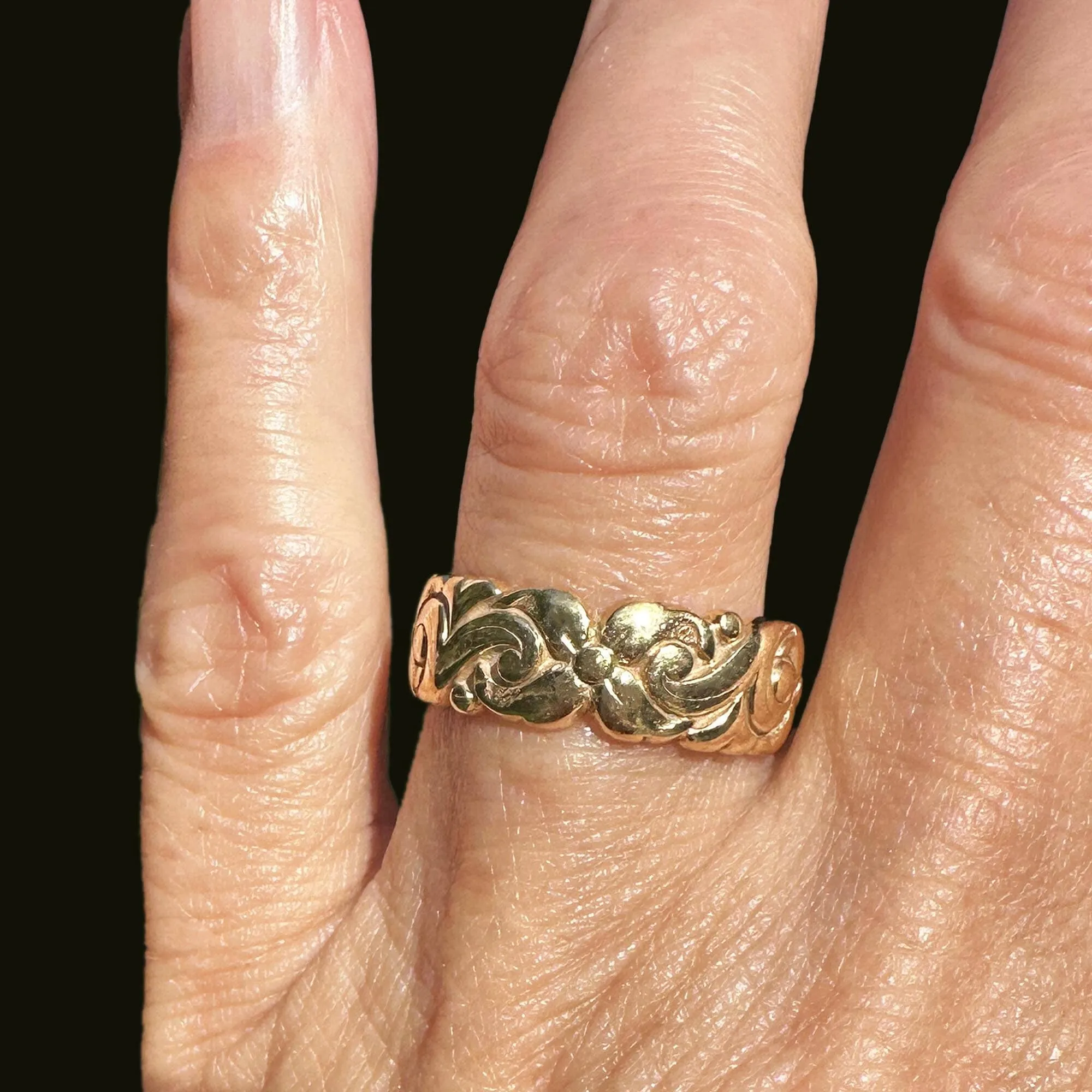 Antique 18K Gold Floral Carved Wide Wedding Ring Band
