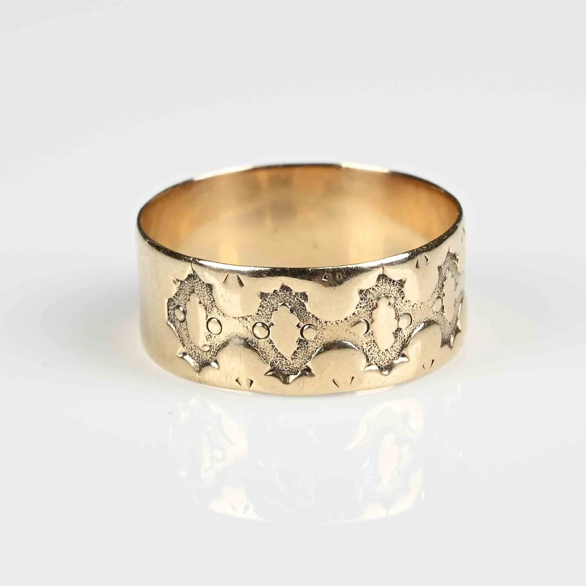 Edwardian Wide Gold Oak Leaf Band Ring