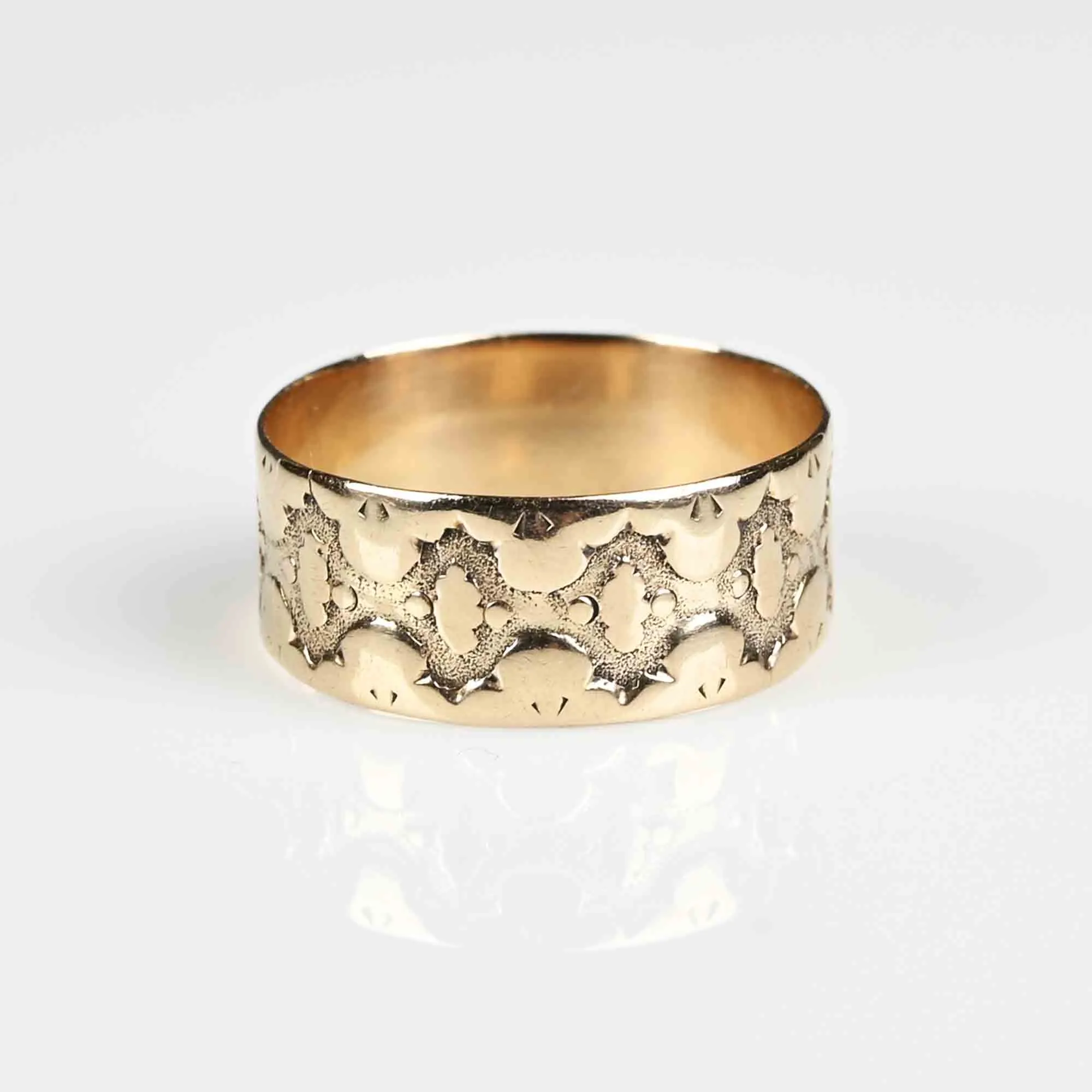 Edwardian Wide Gold Oak Leaf Band Ring