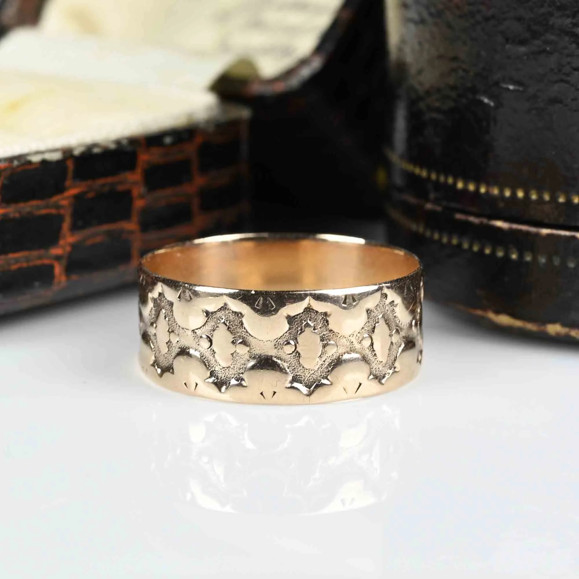 Edwardian Wide Gold Oak Leaf Band Ring