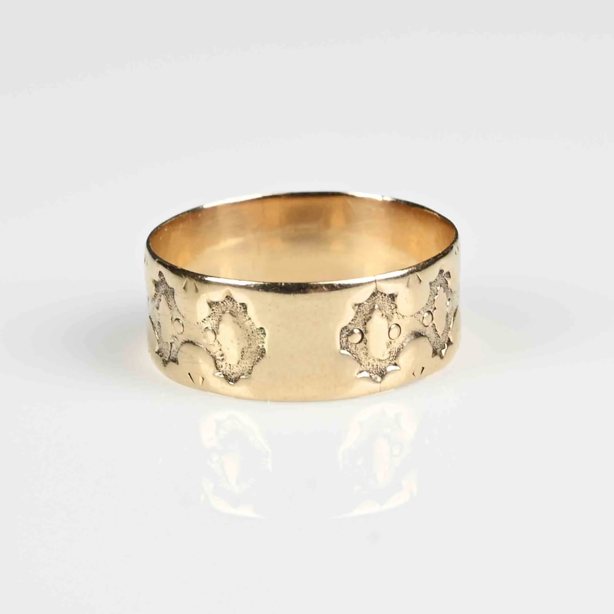 Edwardian Wide Gold Oak Leaf Band Ring