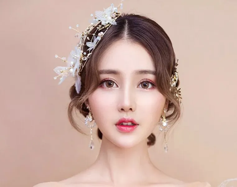 Old-Fashioned Folklore Crown Bonnet