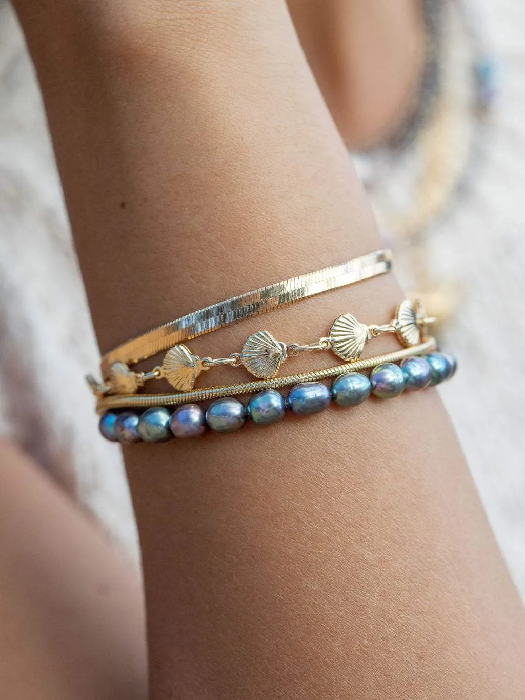 Peacock Pearl Bracelet with Adjustable Gold Chain - Keilani