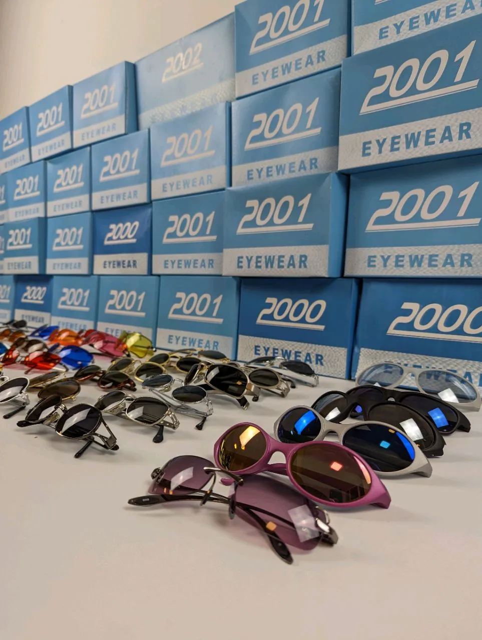Vintage / Y2K Sunglasses - 12 Pieces